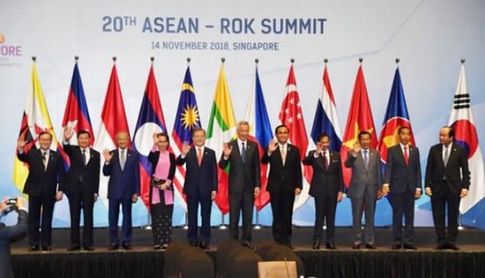Tổng thống Hàn Quốc cùng các nhà lãnh đạo ASEAN trong cuộc họp thượng đỉnh năm 2018. Ảnh: The Korea Herald