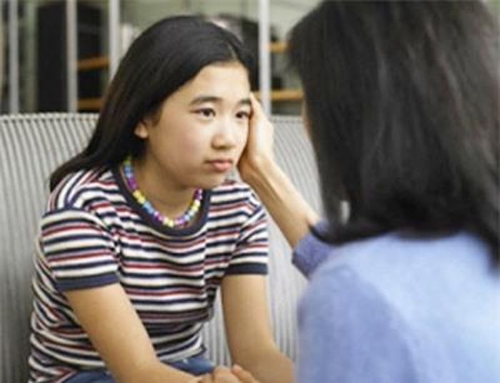 Tôi đã kể con nghe chuyện hồi nhỏ ba thương yêu và lo lắng cho con thế nào. (Ảnh minh họa)