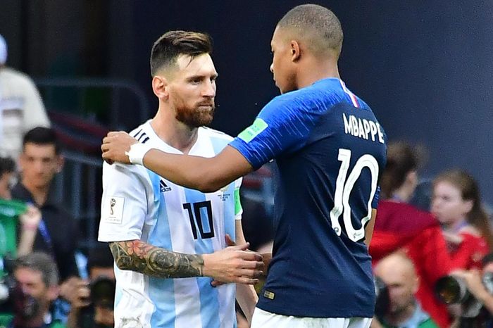 Tiền đạo Kylian Mbappe dự đoán Lionel Messi sẽ thắng giải thưởng dành cho cầu thủ hay nhất năm 2019 - Quả Bóng Vàng.
