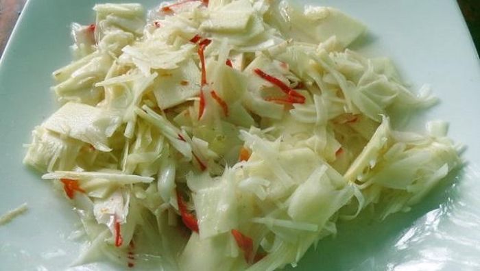 Cù hủ khóm làm dưa, dành nấu chua và ăn dần với cá đồng hoặc gà vịt thả.
