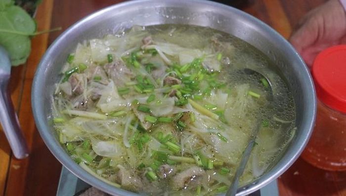 Xáo măng gà với cù hủ khóm.