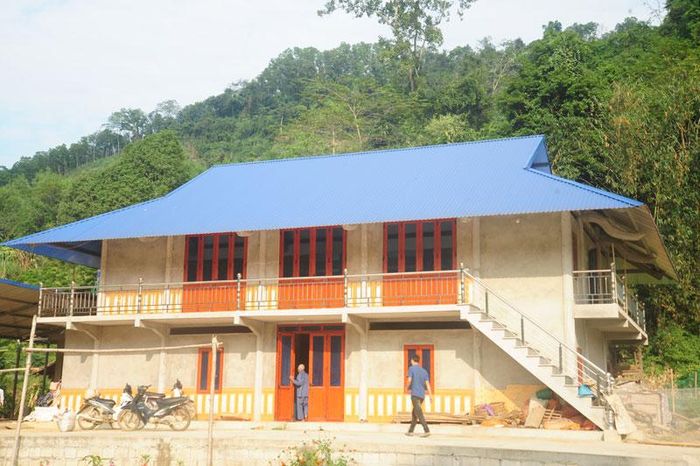 Ngôi nhà mới của gia đình chị Mẩy vừa được xây dựng nhờ trồng rùng.