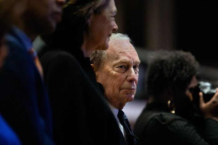 Tỷ phú Michael Bloomberg sẽ không đủ điều kiện để tham gia vào vòng tranh luận quốc gia tiếp theo nếu ông Bloomberg không giành được tỉ lệ ủng hộ là 4% trong 4 cuộc thăm dò ở cấp quốc gia hoặc cuộc thăm dò ở các tiểu bang bầu cử sớm