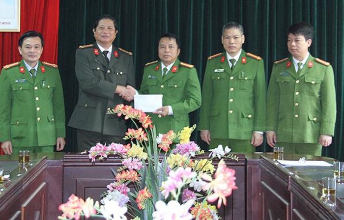Trao thưởng cho Ban Chuyên án.