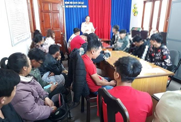 Các thanh, thiếu niên vi phạm viết cam kết