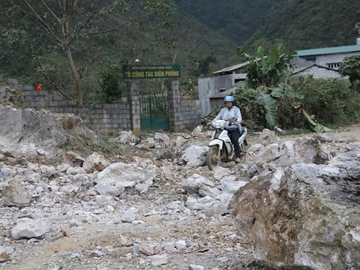 Động đất gây lở núi tại xã Đàm Thủy (H.Trùng Khánh, Cao Bằng). Ảnh: Hoàng Tới/Báo Thanh niên