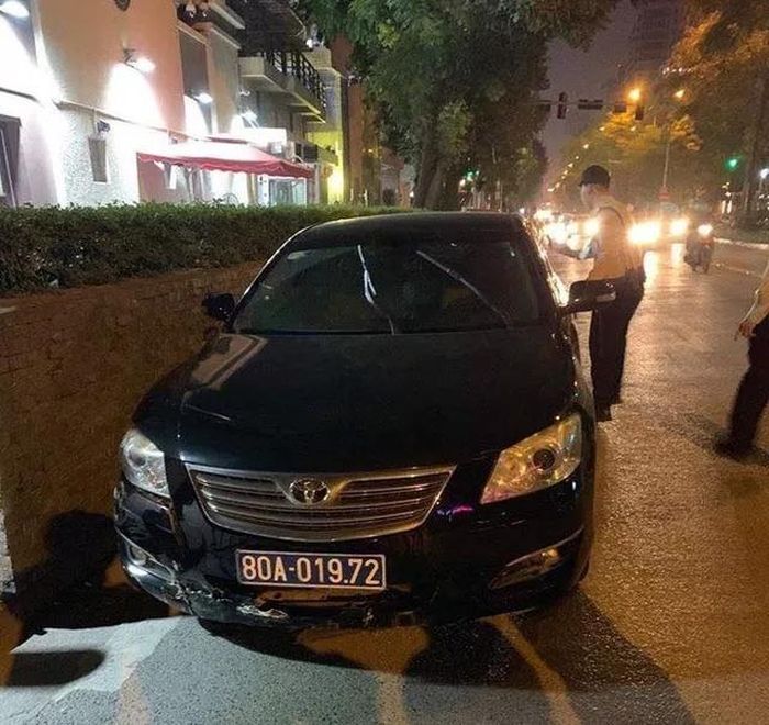 Chiếc xe gây tai nạn thuộc sở hữu của Liên đoàn Bóng đá Việt Nam (ảnh: GD&XH).