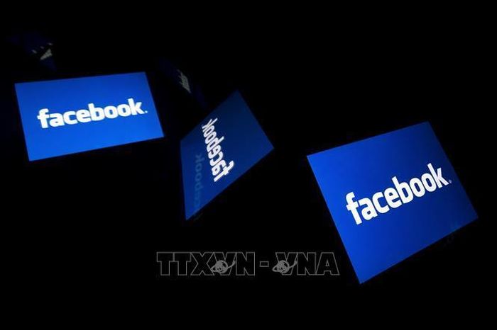 Biểu tượng của Facebook trên màn hình máy tính bảng . Ảnh: AFP/TTXVN