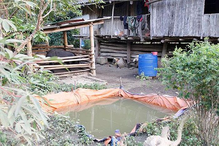 “Bể nước” dùng để sinh hoạt của gia đình anh Lò Văn Đại.