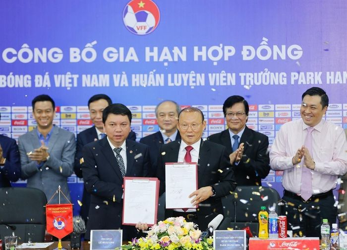 HLV Park Hang Seo tiếp tục gắn bó với bóng đá Việt Nam thêm 3 năm nữa.
