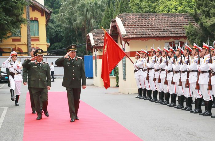 Đại tướng Tô Lâm duyệt đội danh dự Công an TP Hà Nội. Ảnh: Đạt Lê