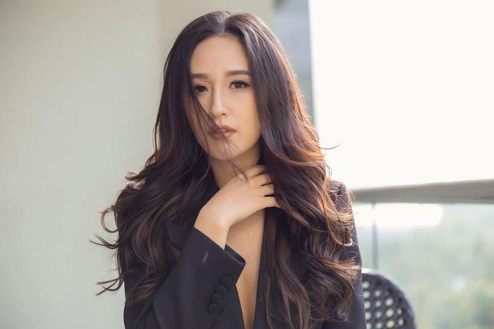 Mai Phương Thúy than vãn khi bản thân bị ốm nhưng lại ăn đồ ăn linh tinh gây bị đau bụng. Cô viết: “Sẵn ốm lại thêm ăn bậy bạ gây đau bụng, có cái ngu nào giống cái ngu nào”.