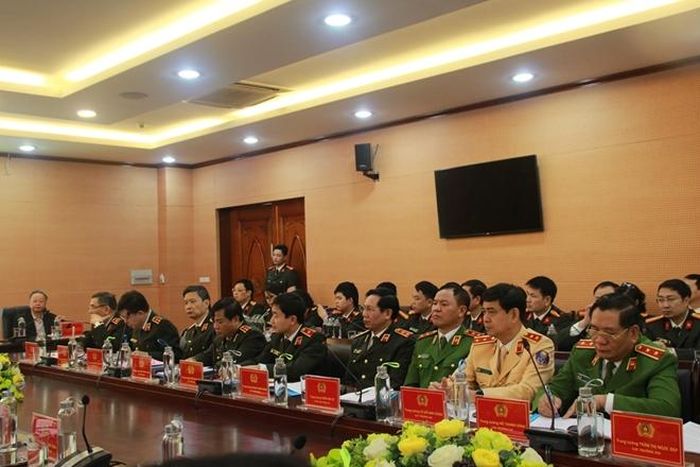 : Các đại biểu dự buổi kiểm tra.