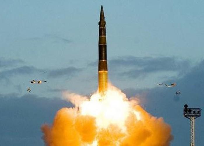  Việc Nga liên tục phóng thử tên lửa đạn đạo liên lục địa (ICBM) Topol RS-12M được coi là tín hiệu rắn gửi tới các đối thủ tiềm tàng. 