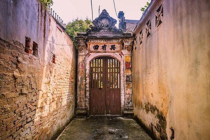 Ngôi nhà cổ trong một ngách nhỏ.