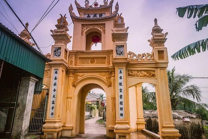Cổng làng Cựu 