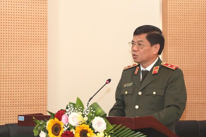 Trung tướng Đoàn Duy Khương, Giám đốc CATP Hà Nội trình bày báo cáo công tác của CATP Hà Nội tại buổi kiểm tra.
