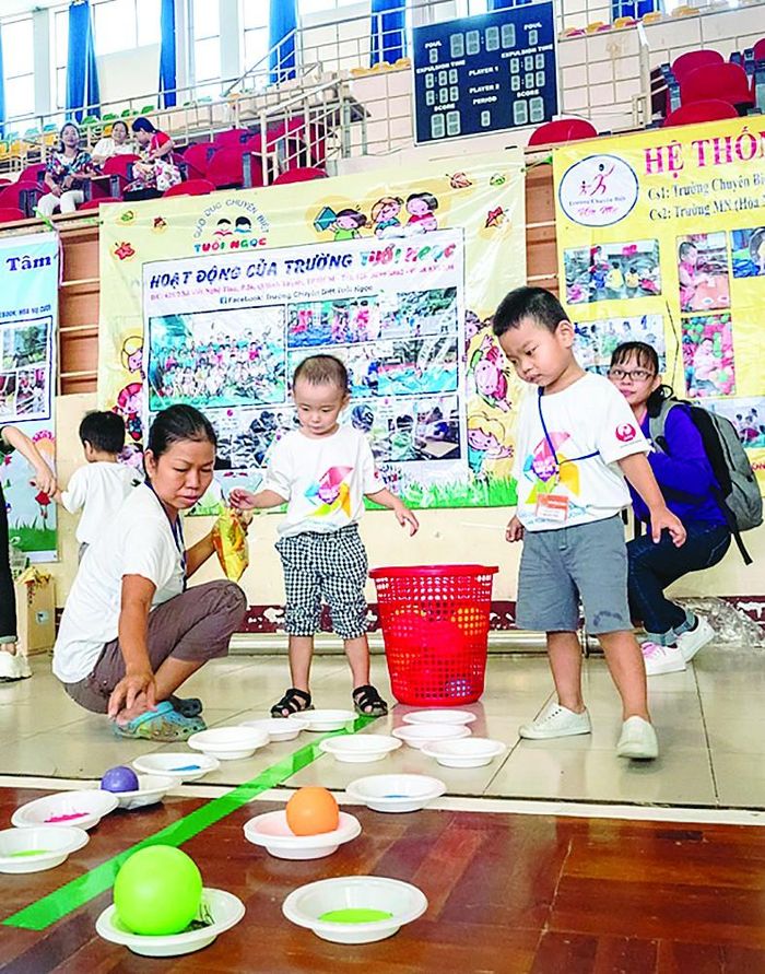 Thi ném banh