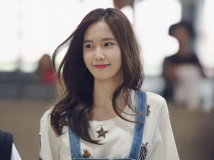 Luôn chú trọng dùng dưỡng ẩm: Do sở hữu làn da khô nên Yoona thường chọn lựa các sản phẩm dưỡng da giàu độ ẩm.