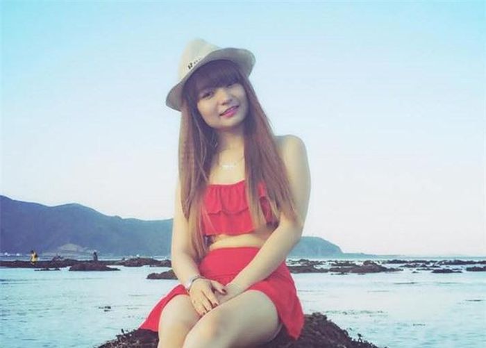  Trước đây, trả lời Zing.vn về chuyện tình cảm, Mạc Văn Khoa kể lúc đầu hẹn hò, anh ít gặp bạn gái, chỉ nhắn tin hỏi thăm. Nếu có hẹn hò, anh và bạn gái thường hẹn nhau ở công viên, đi chơi ở nhà thờ Đức Bà - những nơi không tốn tiền. Thời gian qua, Thảo Vy cho biết nhận nhiều comment, tin nhắn ném đá, cho rằng cô yêu Mạc Văn Khoa vì tham giàu. Cô khẳng định cả hai đến với nhau từ khi nam diễn viên còn khó khăn, chưa có chỗ đứng trong showbiz. 
