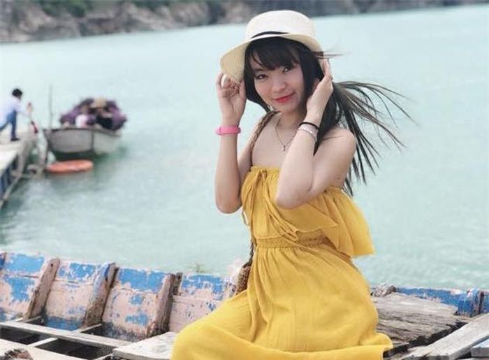  Bạn gái 9X của Mạc Văn Khoa cho biết cô từng học biểu diễn thời trang nhưng không theo đuổi nghệ thuật. 