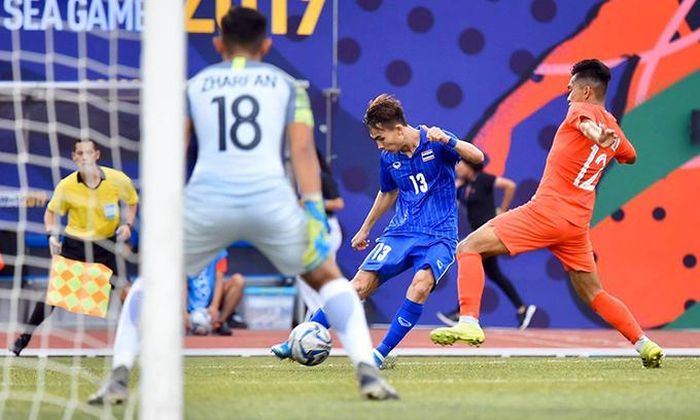  U22 Thái Lan chơi lấn lướt trước U22 Singapore. 