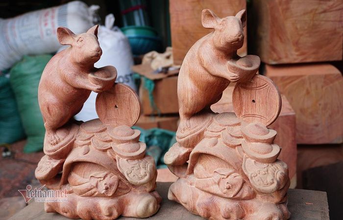 Các chi tiết chạm khắc tinh xảo qua đôi bàn tay nghệ nhân