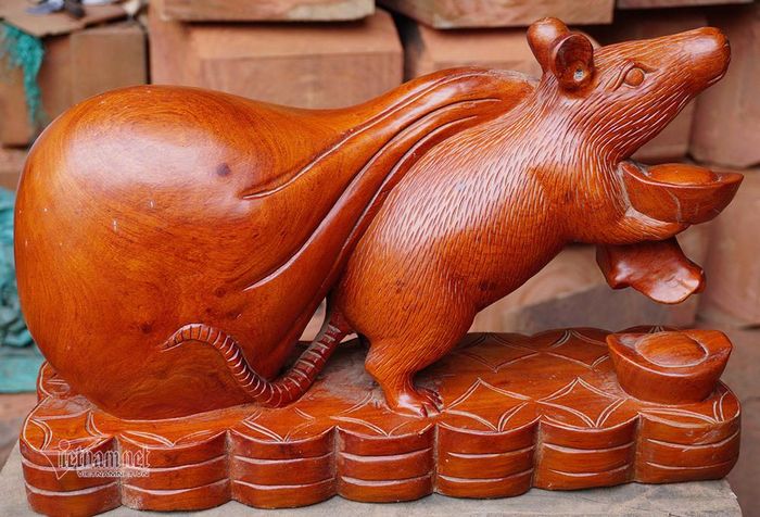  Giá cho mỗi chú chuột gỗ dao động 1,6-2 triệu đồng/con