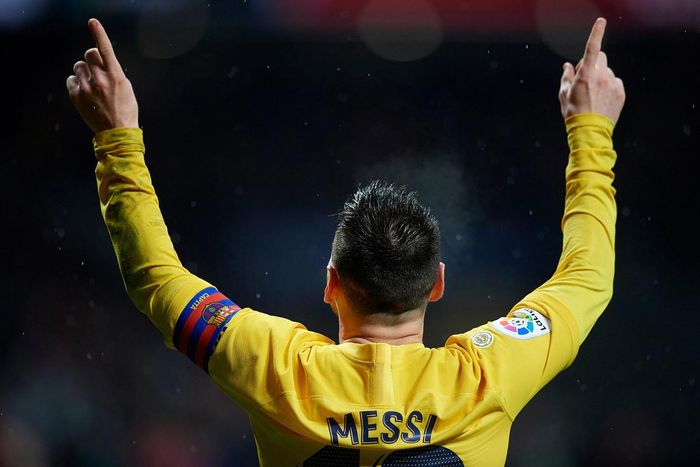 Messi ghi tuyệt phẩm trước Gala Quả bóng Vàng France Football