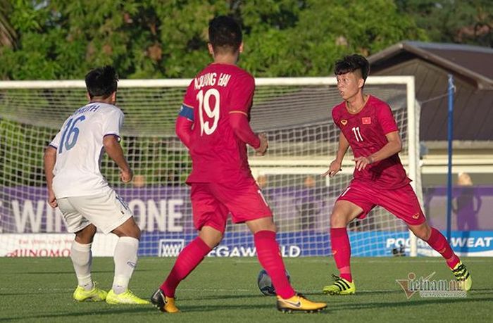 Tiền vệ của U22 Việt Nam đang thuộc biên chế đội bóng nhà bầu Đức là HAGL trong trận đấu với U22 Lào 