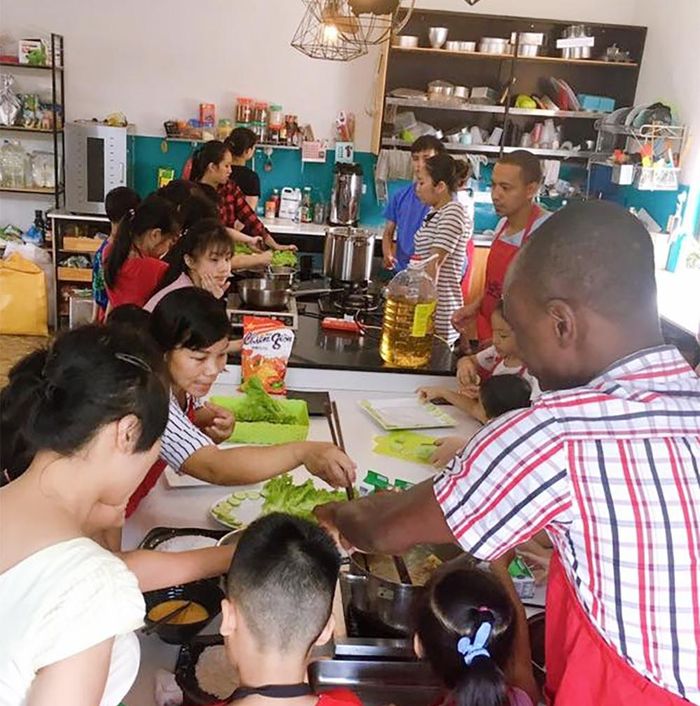 Chương trình “ Vào bếp cùng Tây” 