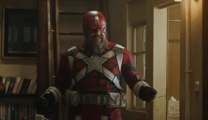 Nhân vật Red Guardian do David Harbour thể hiện.