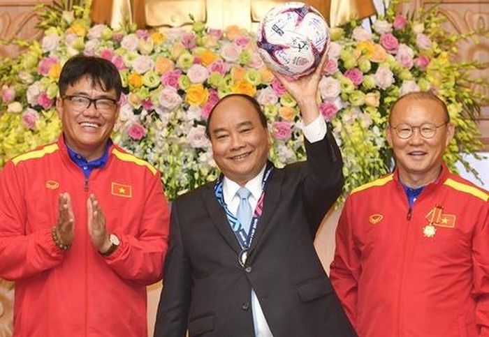 Thủ tướng Nguyễn Xuân Phúc và HLV Park Hang-seo