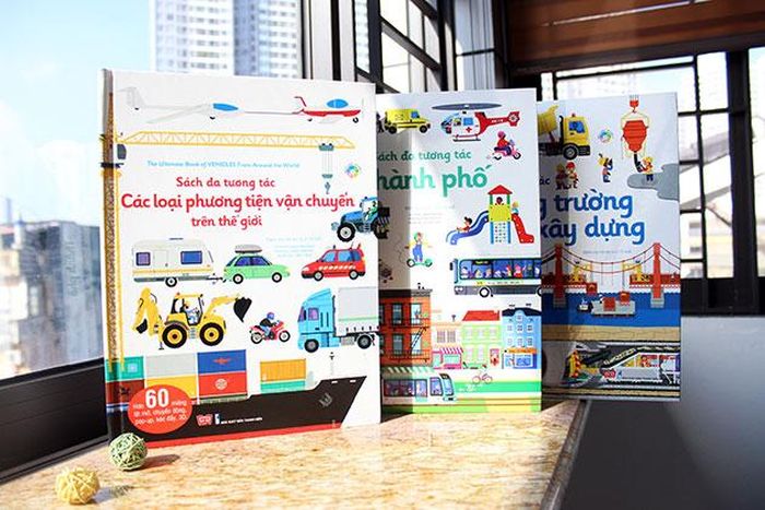 Những bộ sách được trình bày công phu.