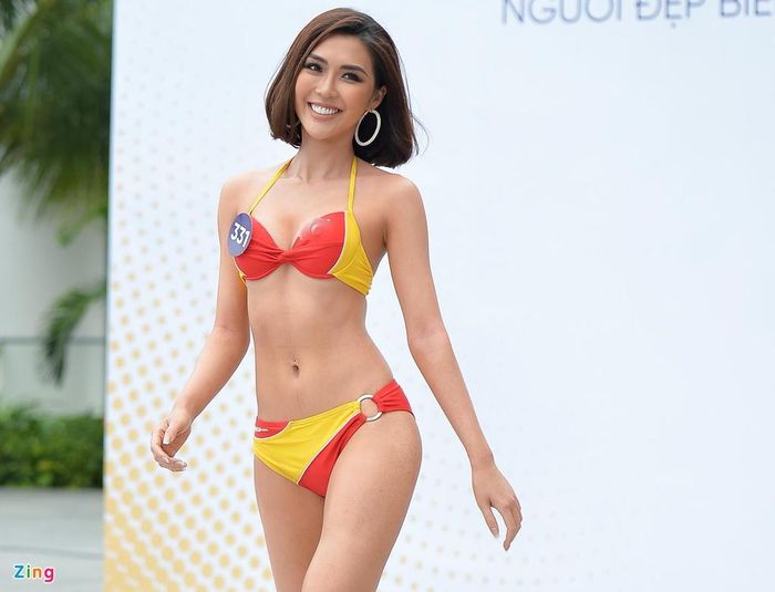 Tường Linh vừa chiến thắng giải thưởng phụ thí sinh có nụ cười đẹp nhất. Cô cho biết điểm khiến bản thân tự tin nhất chính là vòng eo 53 cm.