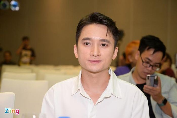 Phan Mạnh Quỳnh cho biết anh và bạn gái đang theo học lớp Giáo lý trước khi kết hôn. Ảnh: Bá Ngọc.