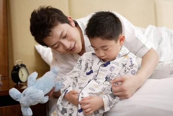 Con trẻ cần được giáo dục biết cách nhận lỗi và kịp thời được động viên, giúp đỡ để sửa sai