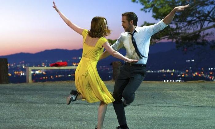 Emma Stone nổi tiếng nhất với vai chính trong La La Land, đóng cặp cùng Ryan Gosling.