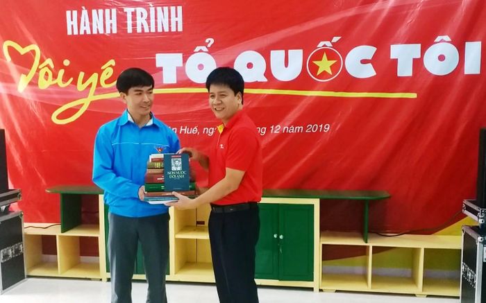 Tăng hơn 200 đầu sách cho tuổi trẻ huyện Quảng Điền