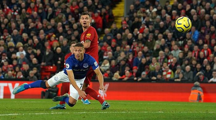 Richarlison đánh đầu lập công cuối hiệp 1