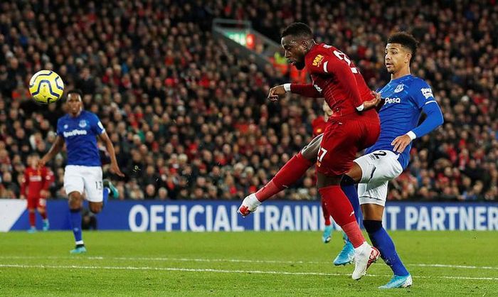 Origi lập cú đúp cho riêng mình