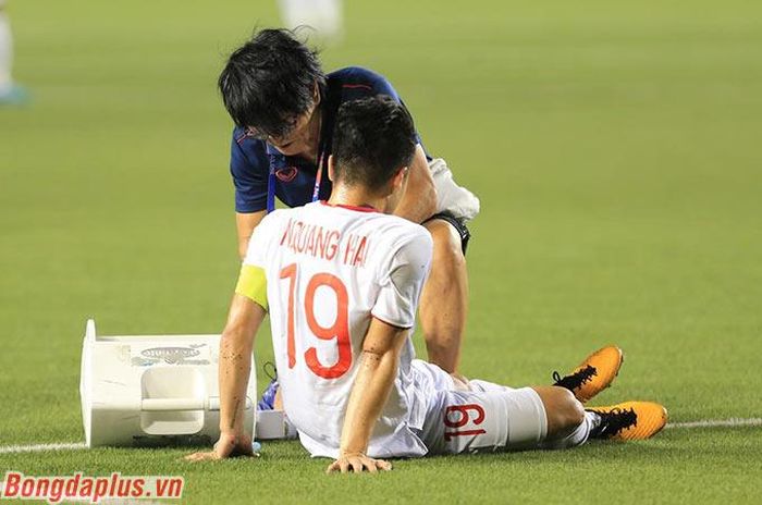 Quang Hải cũng sẽ phải sớm nói lời chia tay SEA Games 30 vì chấn thương cơ đùi - Ảnh: Đức Cường