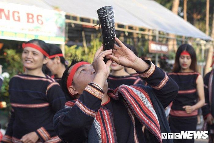  Đây cũng là hoạt động nhằm góp phần tôn vinh nét văn hóa đặc sắc, động viên khích lệ đồng bào các dân tộc trong việc bảo tồn, phát huy văn hóa truyền thống và sáng tạo nên những giá trị văn hóa mới 