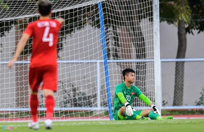 6 phút sau, U22 Việt Nam tiếp tục để thủng lưới lần thứ 2. Suphanat thoát xuống tung 2 cú dứt điểm liên tiếp mang về lợi thế lớn cho U22 Thái Lan.
