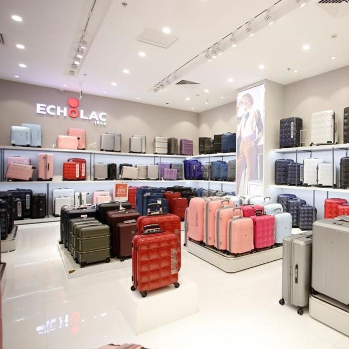 Tại Việt Nam, LUG độc quyền phân phối thương hiệu vali Echolac với cam kết giữ nguyên chất lượng và chế độ bảo hành chính hãng. 