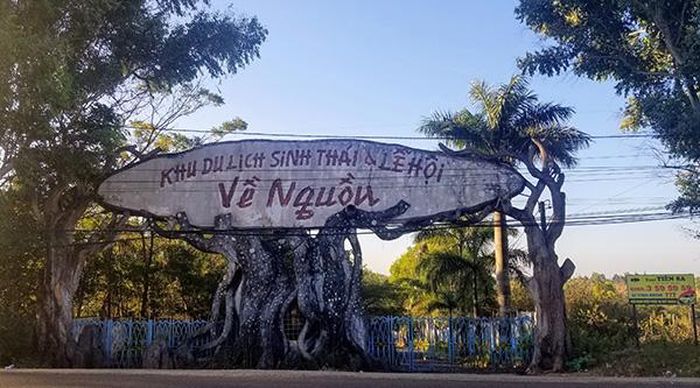 Sới gà được lập trong Khu du lịch sinh thái “Về nguồn”.