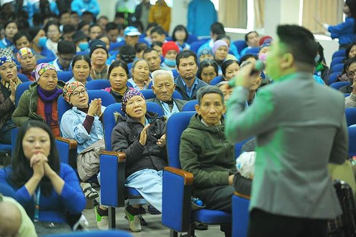 Không khí vui vẻ, ấm cúng bao trùm chương trình.