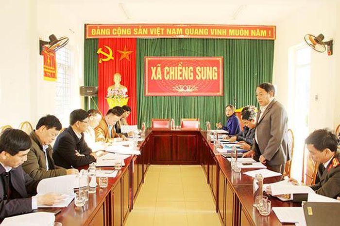 Đoàn thẩm định nông thôn mới làm việc tại xã Chiềng Sung (Mai Sơn).