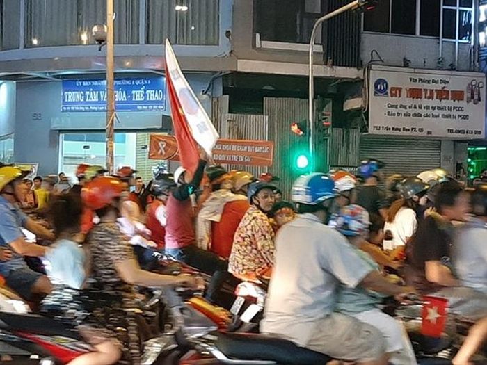 Cờ Việt Nam, Hàn Quốc được người dân hân hoan