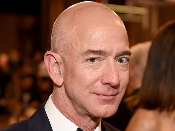 Tài sản của ông chủ Amazon bằng khoảng 23% tổng số tài sản từ 100 trường đại học hàng đầu nước Mỹ. Ảnh: Getty.